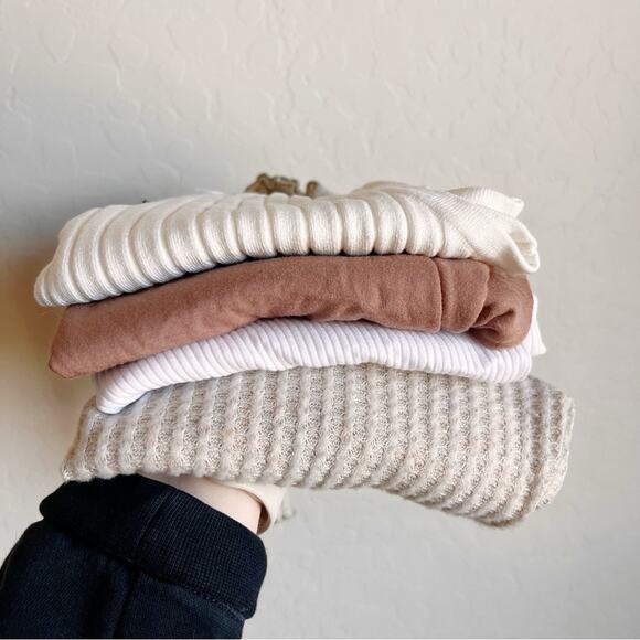 Divided Tops - Cozy Juniors Neutrals Bundle Four Items tanks waffle knit long sleeve medium M